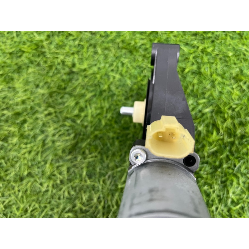 Мотор стеклоподъемника (электрика) Hyundai Sonata YF 834503Q001