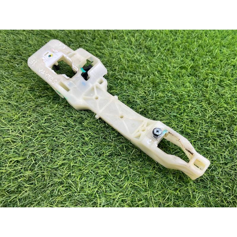 Кронштейн ручки двери (кузов и элементы) Hyundai Sonata YF 836553S000