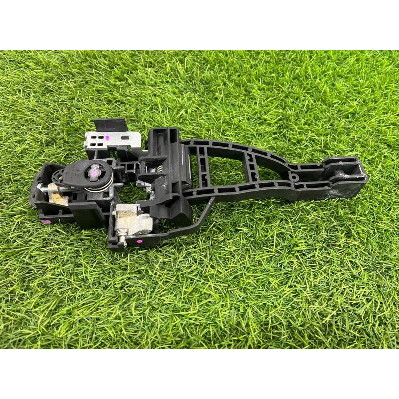 Кронштейн ручки двери (кузов и элементы) FORD Focus MK3 2013 2.0 CM5Z5826685K