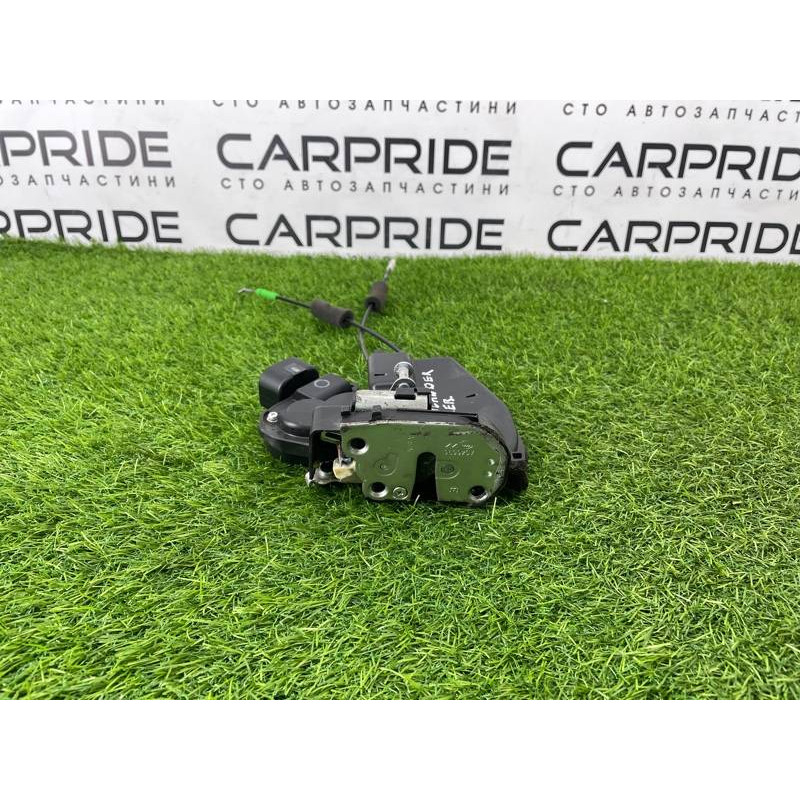 Замок двери (кузов и элементы) Toyota Highlander XU20 6906048030