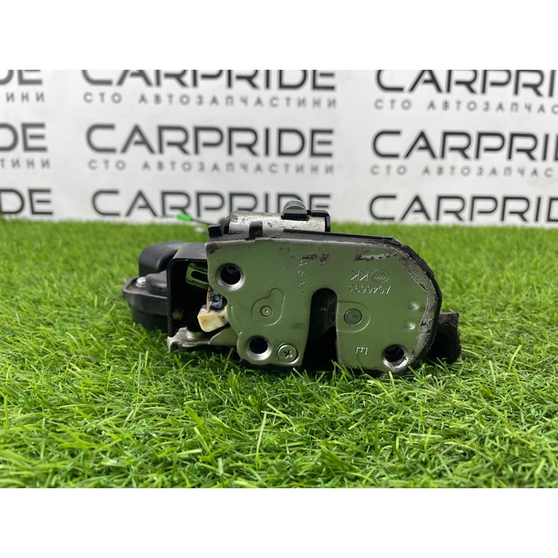 Замок двери (кузов и элементы) Toyota Highlander XU20 6906048030