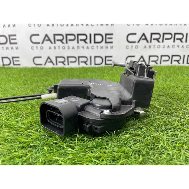 Замок двери (кузов и элементы) Toyota Highlander XU20 6906048030