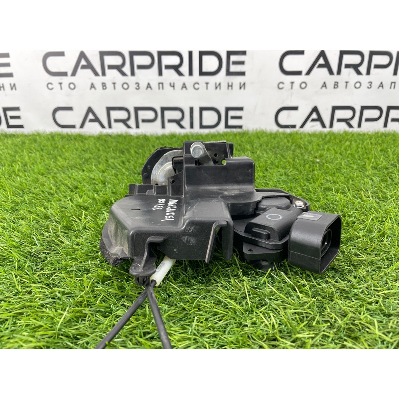 Замок двери (кузов и элементы) Toyota Highlander XU20 6906048030