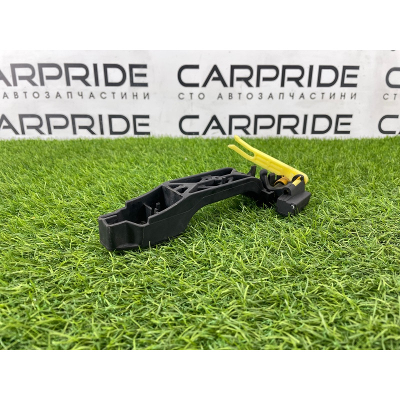 Кронштейн ручки двери (кузов и элементы) Toyota Highlander XU20 6920242010