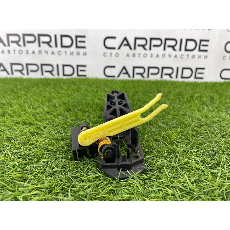 Кронштейн ручки двери (кузов и элементы) Toyota Highlander XU20 6920242010