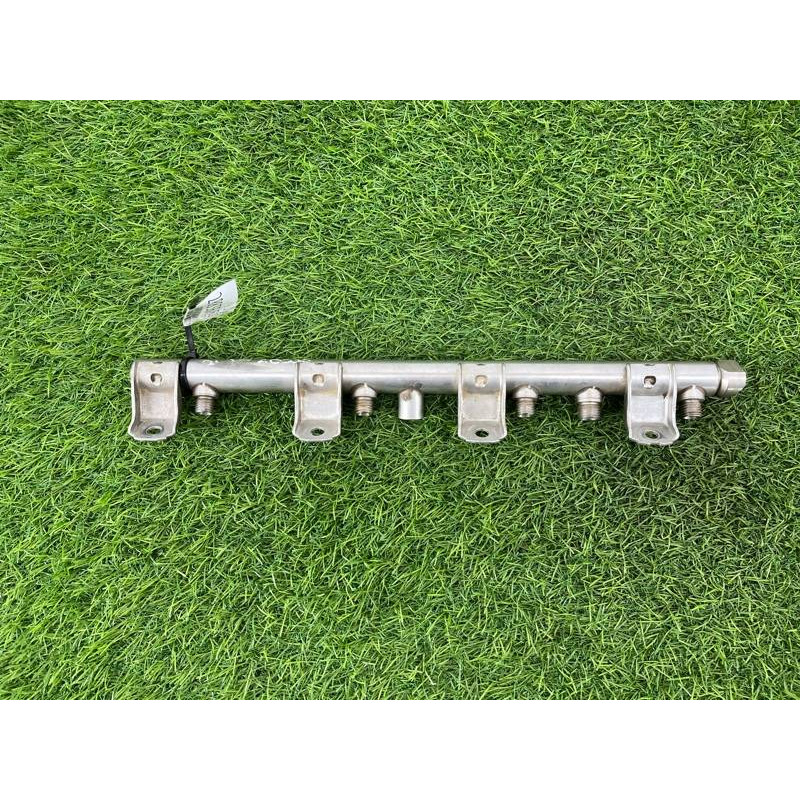 Топливная рампа (топливная система) BMW 5-series F10 2011 N63B44 13537547599