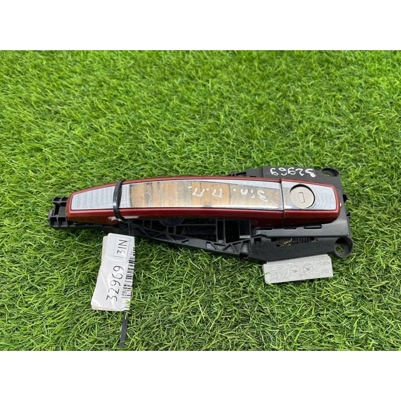 Ручка двери внешняя (кузов и элементы) Opel Insignia A 2009 2.0 DTH 13305781