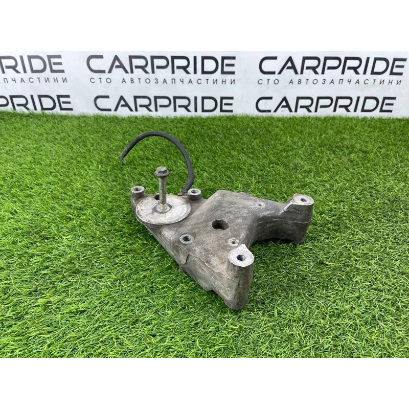 Кронштейн генератора (кронштейны двигателя) LAND ROVER Range Rover P38 1996 4.6 Lucas ERR4292