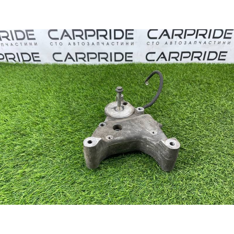 Кронштейн генератора (кронштейны двигателя) LAND ROVER Range Rover P38 1996 4.6 Lucas ERR4292