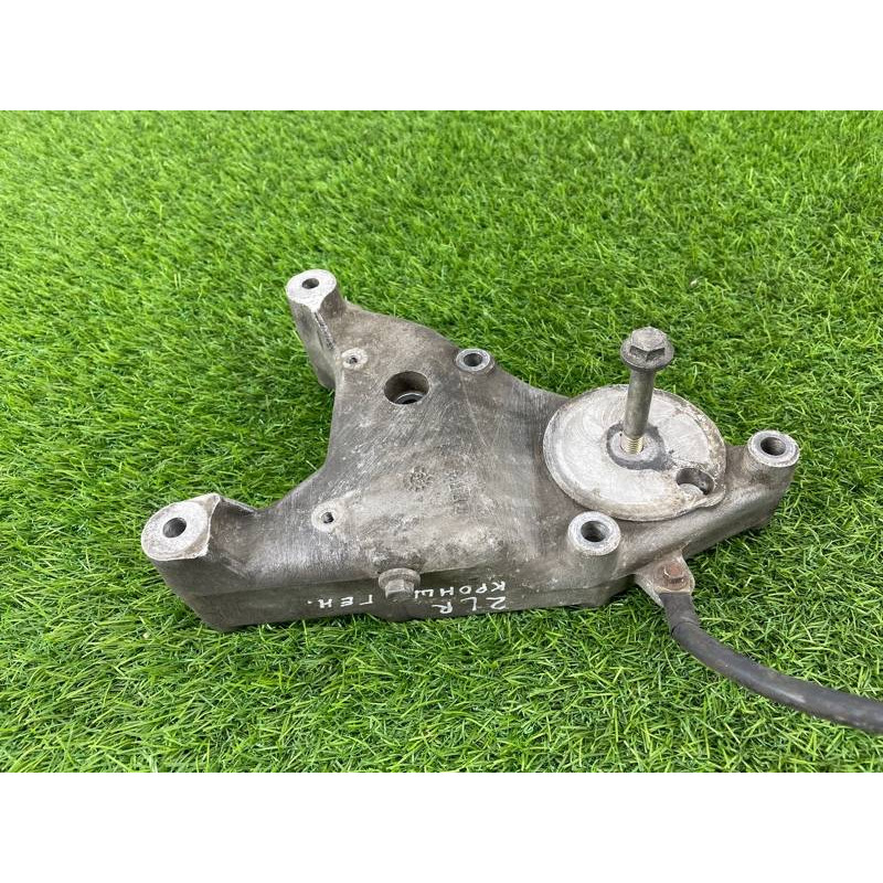 Кронштейн генератора (кронштейны двигателя) LAND ROVER Range Rover P38 1996 4.6 Lucas ERR4292