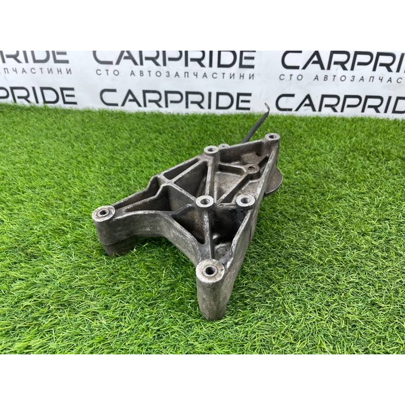 Кронштейн генератора (кронштейны двигателя) LAND ROVER Range Rover P38 1996 4.6 Lucas ERR4292