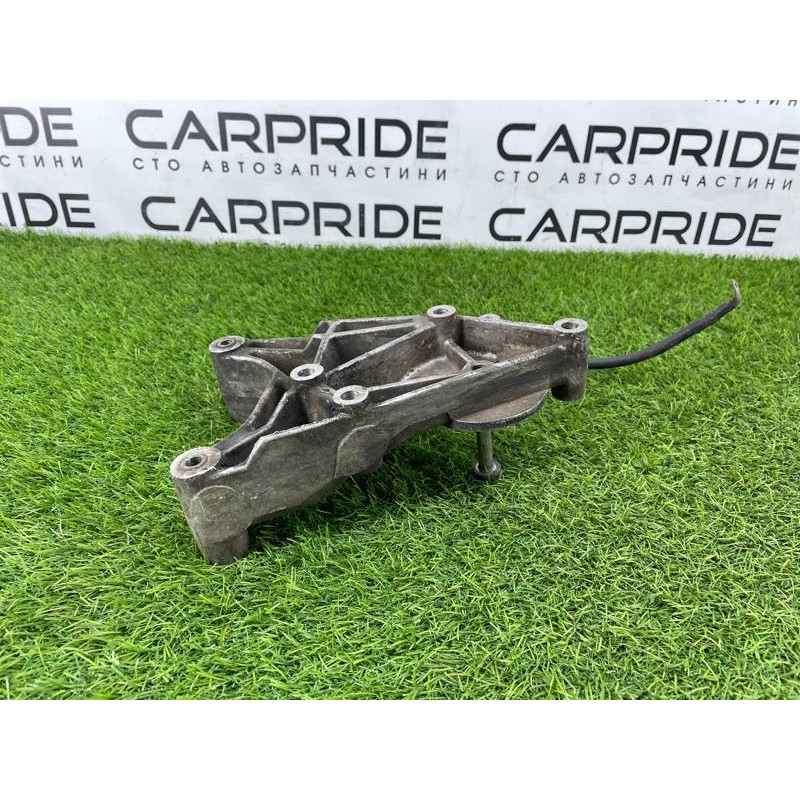 Кронштейн генератора (кронштейны двигателя) LAND ROVER Range Rover P38 1996 4.6 Lucas ERR4292