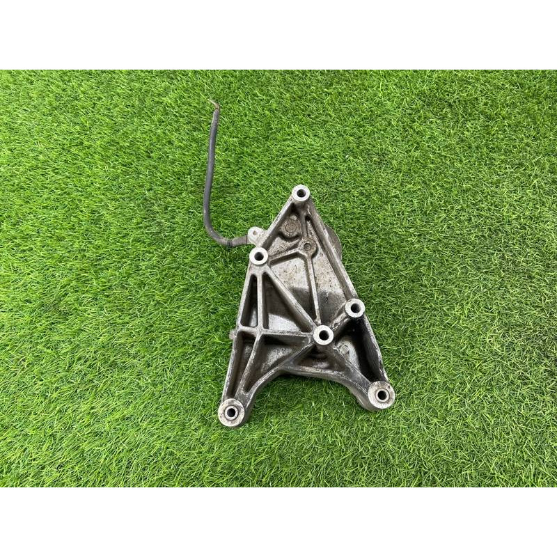 Кронштейн генератора (кронштейны двигателя) LAND ROVER Range Rover P38 1996 4.6 Lucas ERR4292