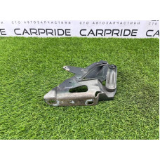 Петля капота