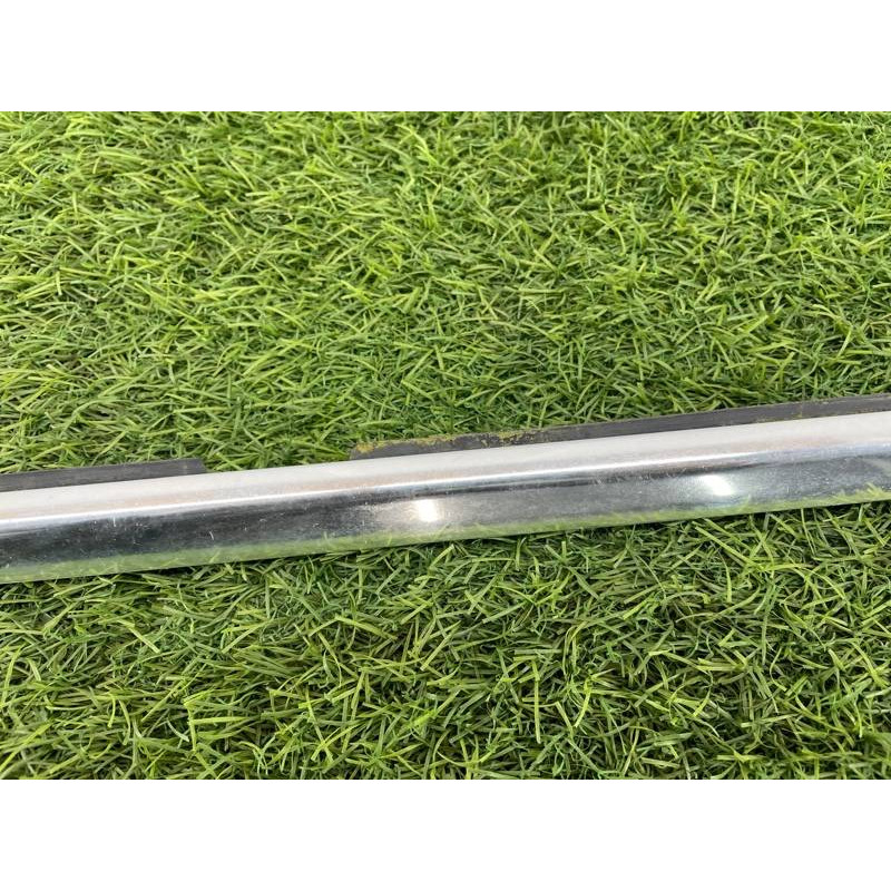 Молдинг стекла (кузов и элементы) PEUGEOT 607 1 2002 3.0i V6 9334A2