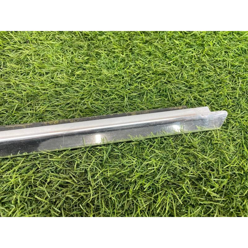 Молдинг стекла (кузов и элементы) PEUGEOT 607 1 2002 3.0i V6 9334A2