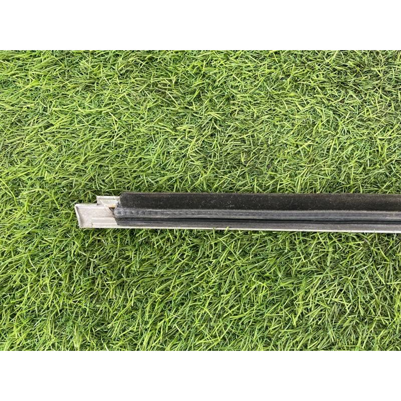 Молдинг стекла (кузов и элементы) PEUGEOT 607 1 2002 3.0i V6 9334A2