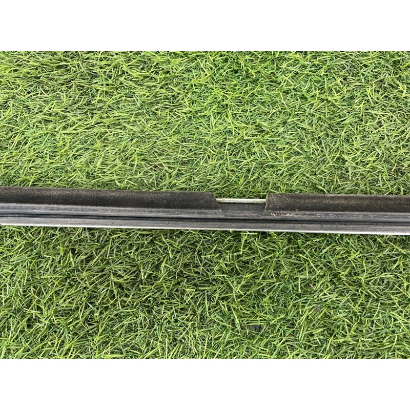 Молдинг стекла (кузов и элементы) PEUGEOT 607 1 2002 3.0i V6 9334A2