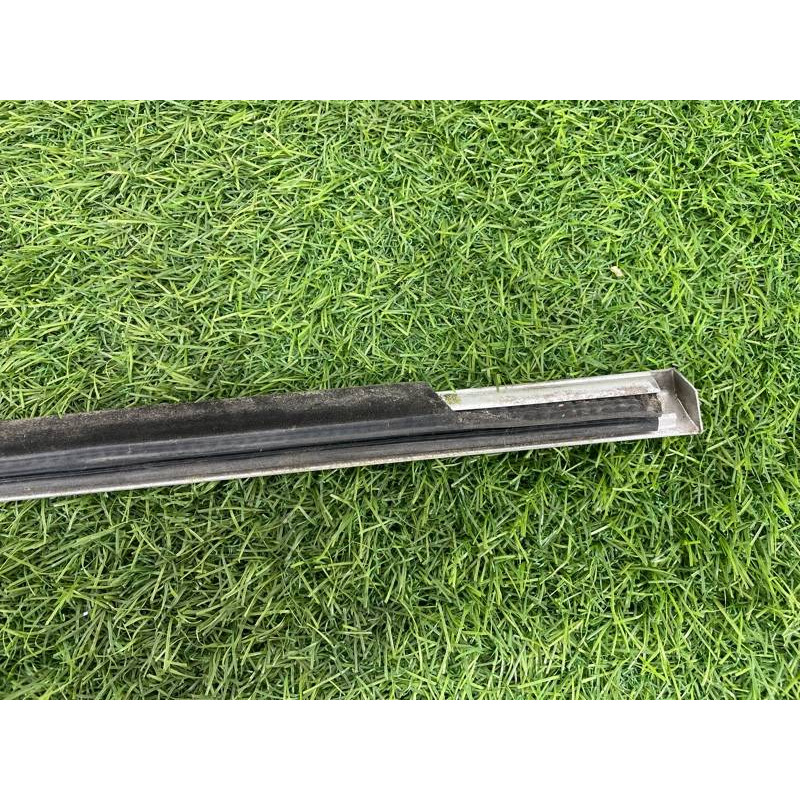 Молдинг стекла (кузов и элементы) PEUGEOT 607 1 2002 3.0i V6 9334A2