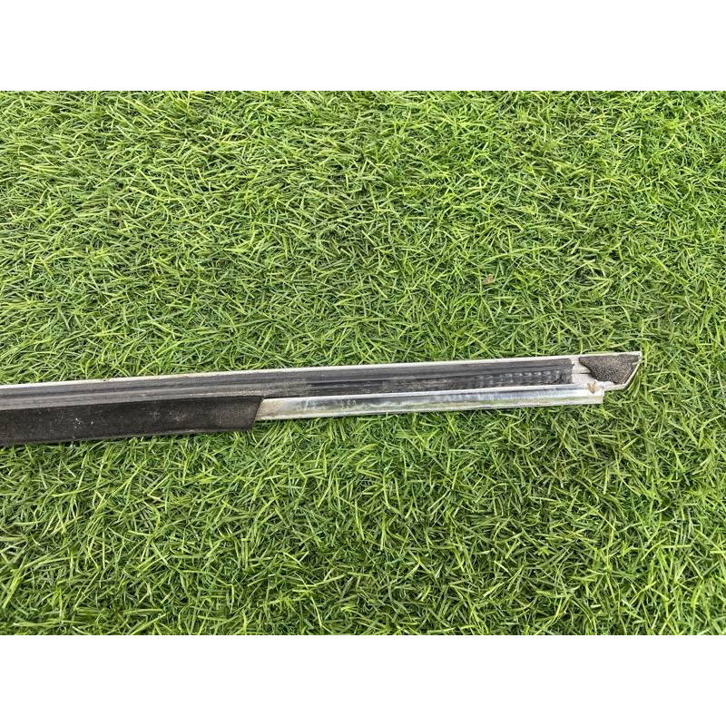 Молдинг стекла (кузов и элементы) PEUGEOT 607 1 2002 3.0i V6 9334J9