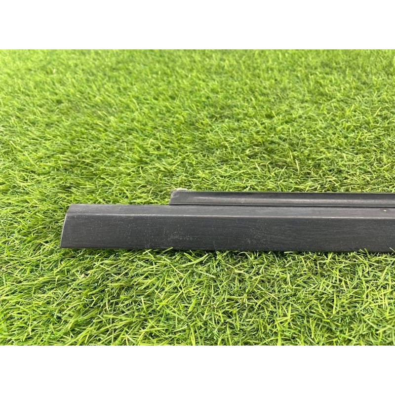 Молдинг стекла (кузов и элементы) LAND ROVER Range Rover P38 1996 4.6 Lucas ALR6333