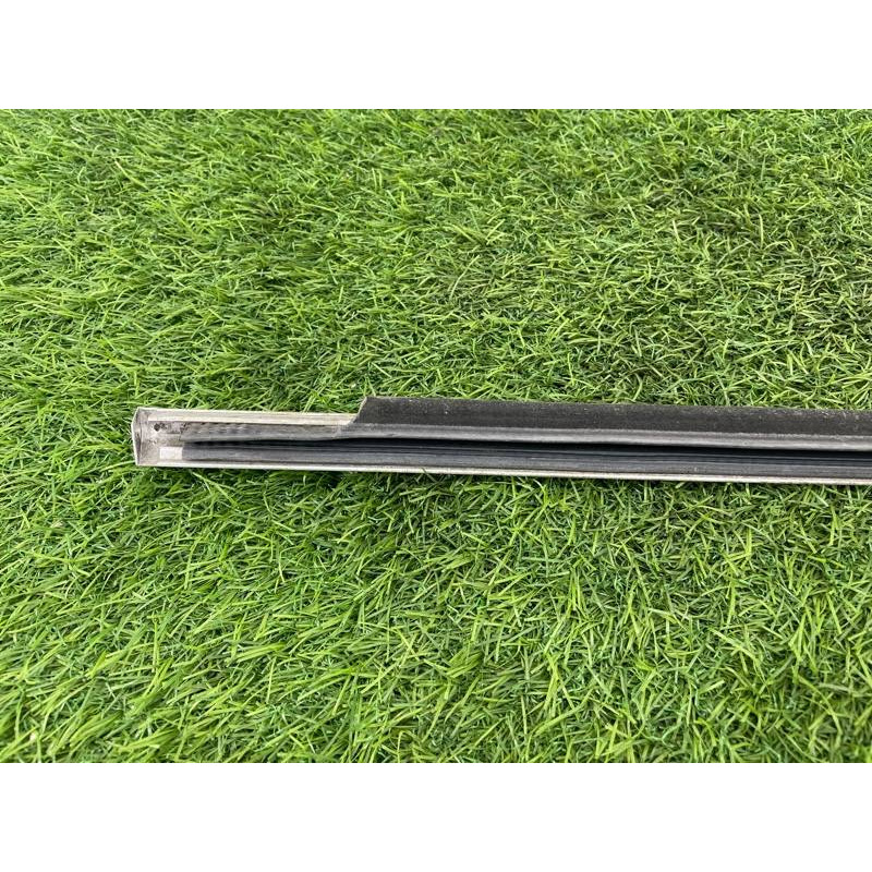 Молдинг стекла (кузов и элементы) PEUGEOT 607 1 2002 3.0i V6 9334J8