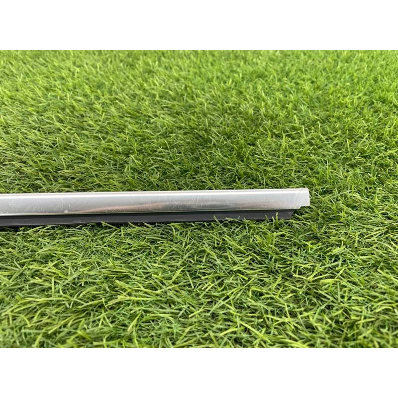 Молдинг скла (кузов і елементи) BMW 3-series E93 2010 3.0 N52 51337173551