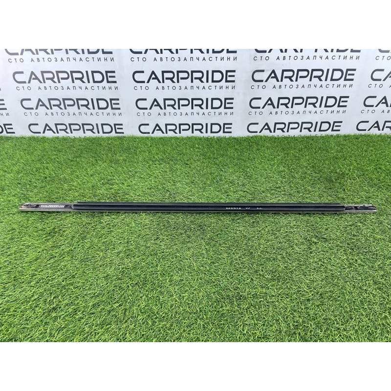 Молдинг стекла (кузов и элементы) Hyundai Sonata YF 832103S000