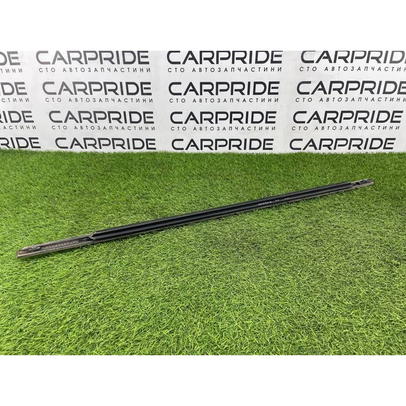 Молдинг стекла (кузов и элементы) Hyundai Sonata YF 832103S000