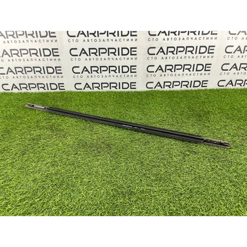 Молдинг стекла (кузов и элементы) Hyundai Sonata YF 832103S000