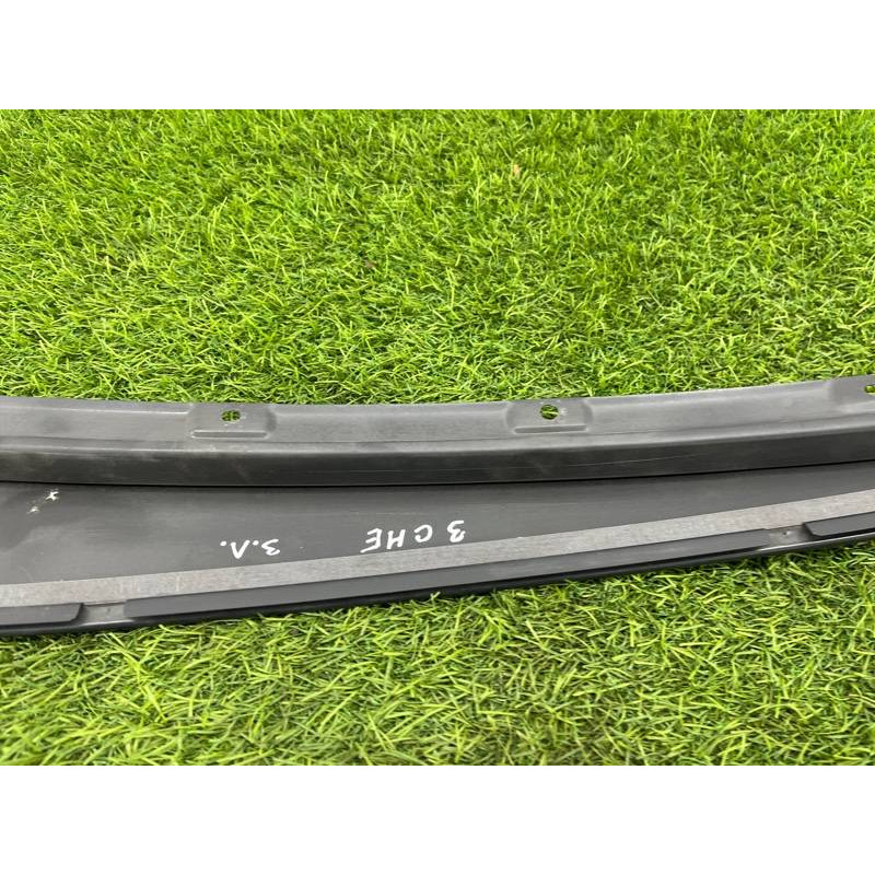 Бічна накладка двері (кузов і елементи) Jeep Cherokee Trailhawk 2014 2.4 68102577AA