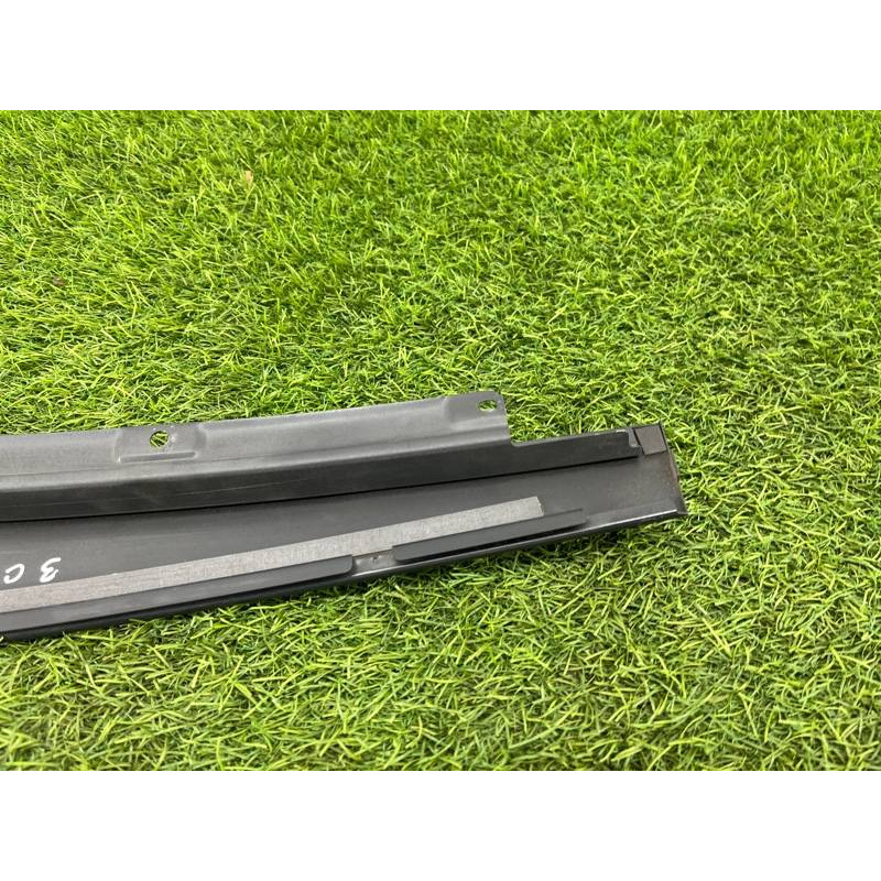 Бічна накладка двері (кузов і елементи) Jeep Cherokee Trailhawk 2014 2.4 68102577AA