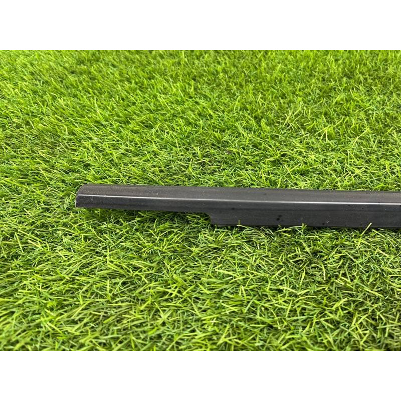 Молдинг стекла (кузов и элементы) Hyundai Santa Fe SM 2005 2.0 8221026000