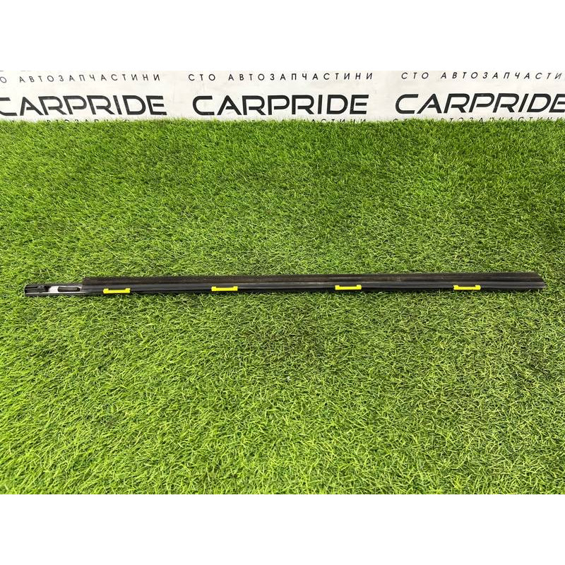 Молдинг стекла (кузов и элементы) Hyundai Santa Fe SM 2005 2.0 8221026000