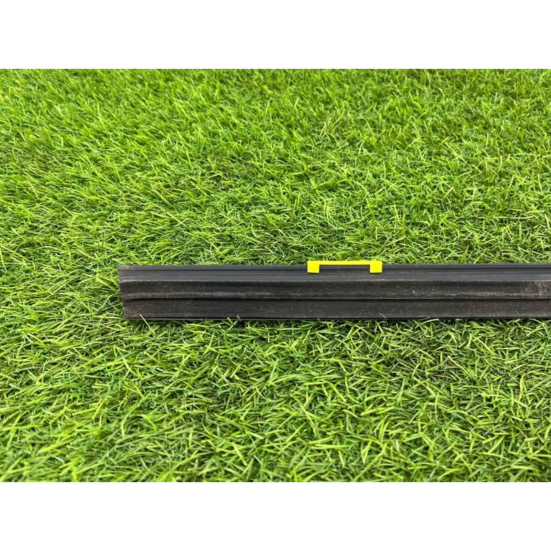 Молдинг стекла (кузов и элементы) Hyundai Santa Fe SM 2005 2.0 8221026000