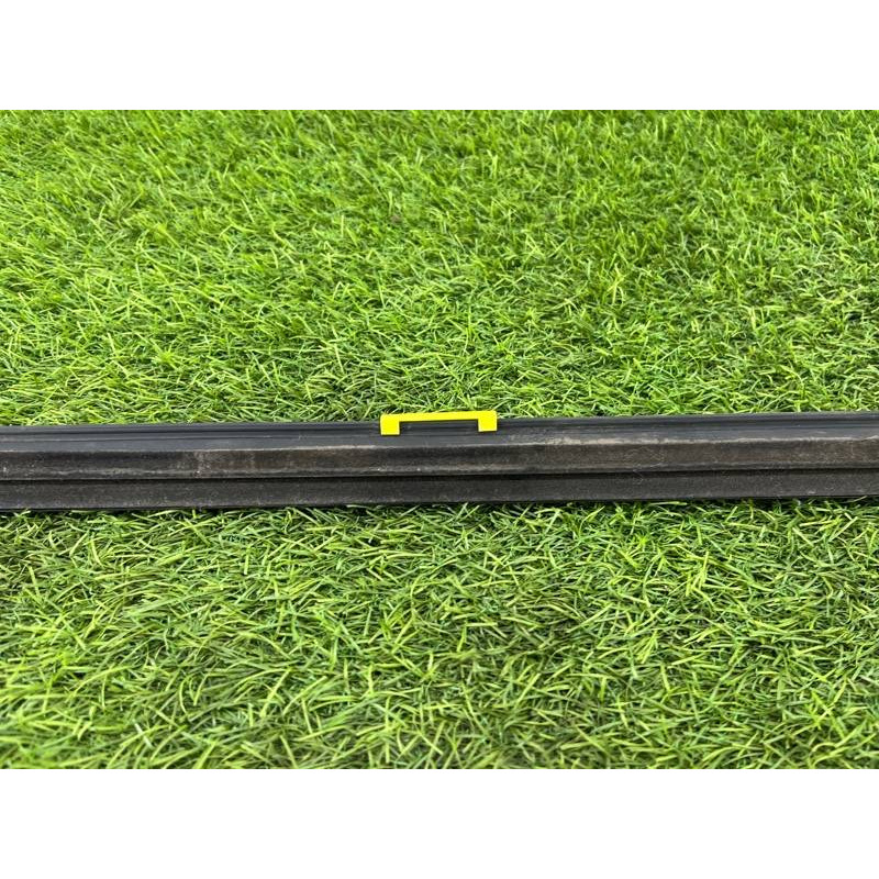 Молдинг стекла (кузов и элементы) Hyundai Santa Fe SM 2005 2.0 8221026000