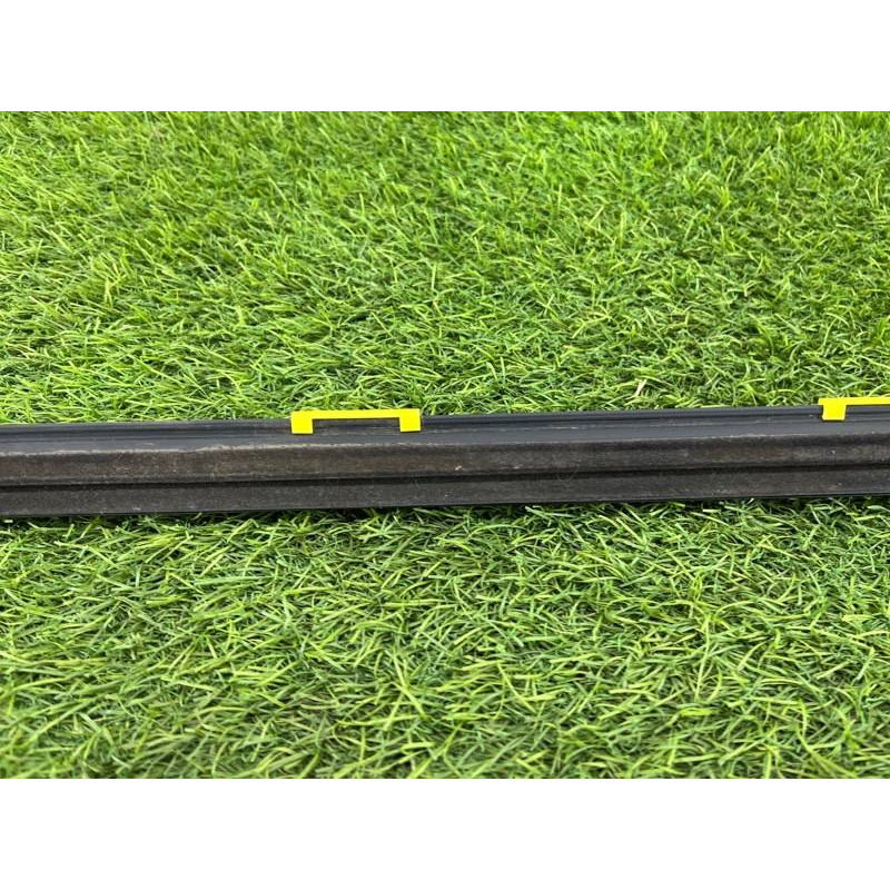 Молдинг стекла (кузов и элементы) Hyundai Santa Fe SM 2005 2.0 8221026000