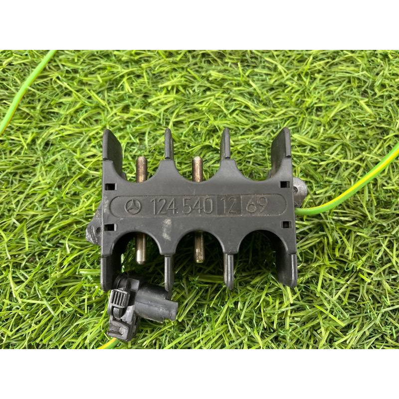 Колодка силовая (электрика) Mercedes-Benz E-class W124 1990 3.2 A1245401269