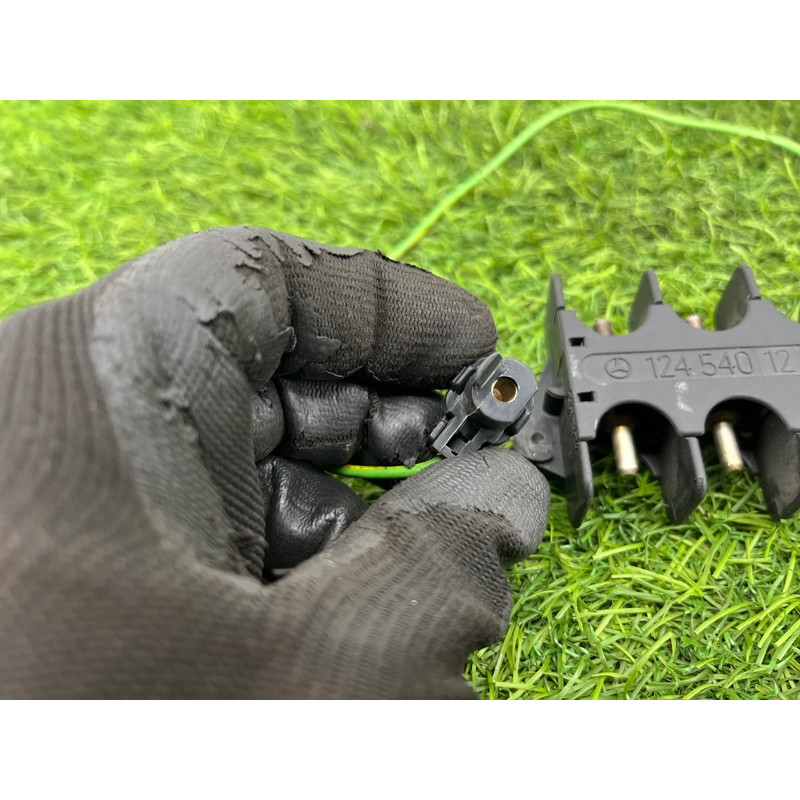 Колодка силовая (электрика) Mercedes-Benz E-class W124 1990 3.2 A1245401269