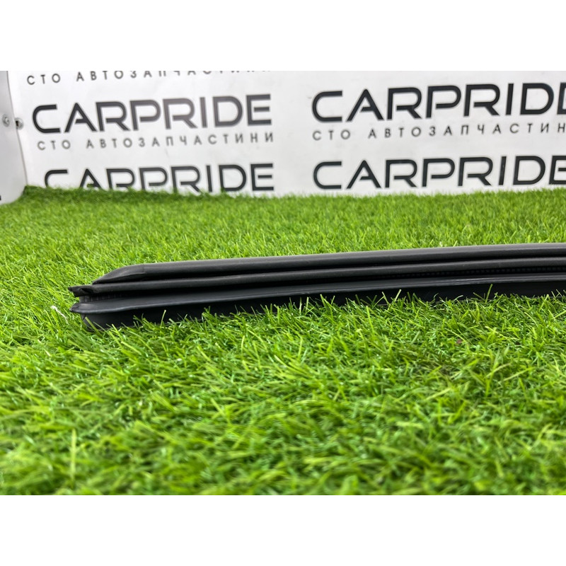 Уплотнитель (кузов и элементы) Hyundai Santa Fe SM 2005 2.0 8211026000YD