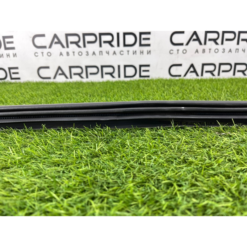 Уплотнитель (кузов и элементы) Hyundai Santa Fe SM 2005 2.0 8211026000YD