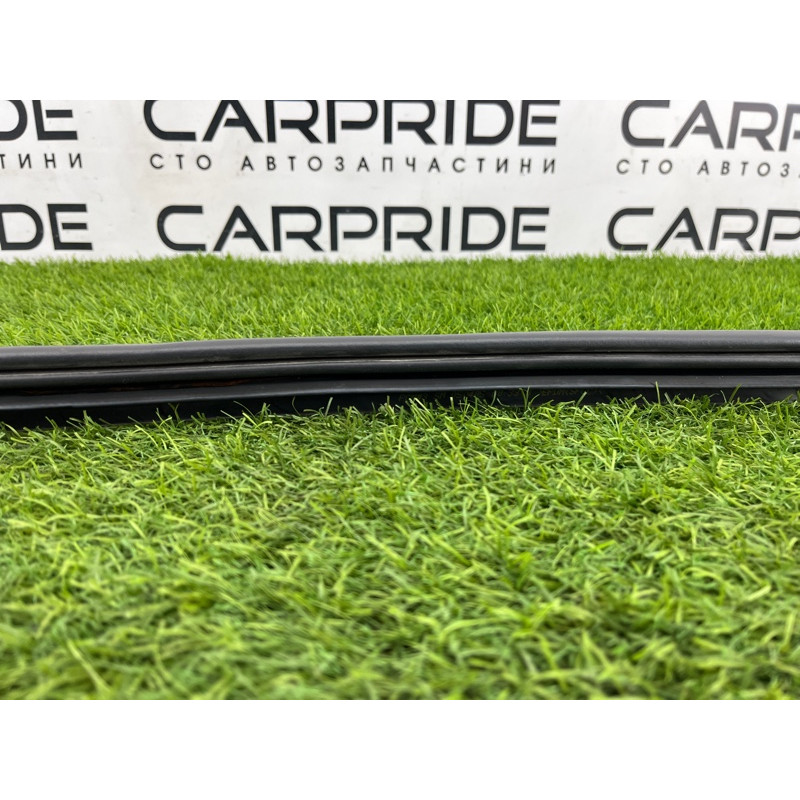 Уплотнитель (кузов и элементы) Hyundai Santa Fe SM 2005 2.0 8211026000YD