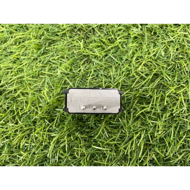 Кнопка освещения салона (электрика / кнопки) Mercedes-Benz E-class W124 1990 3.2 A1248209810