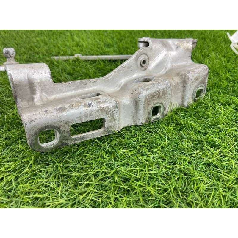 Петля капота (кузов и элементы) Mercedes-Benz C-class W203 1.8 M111.951 A2038800428