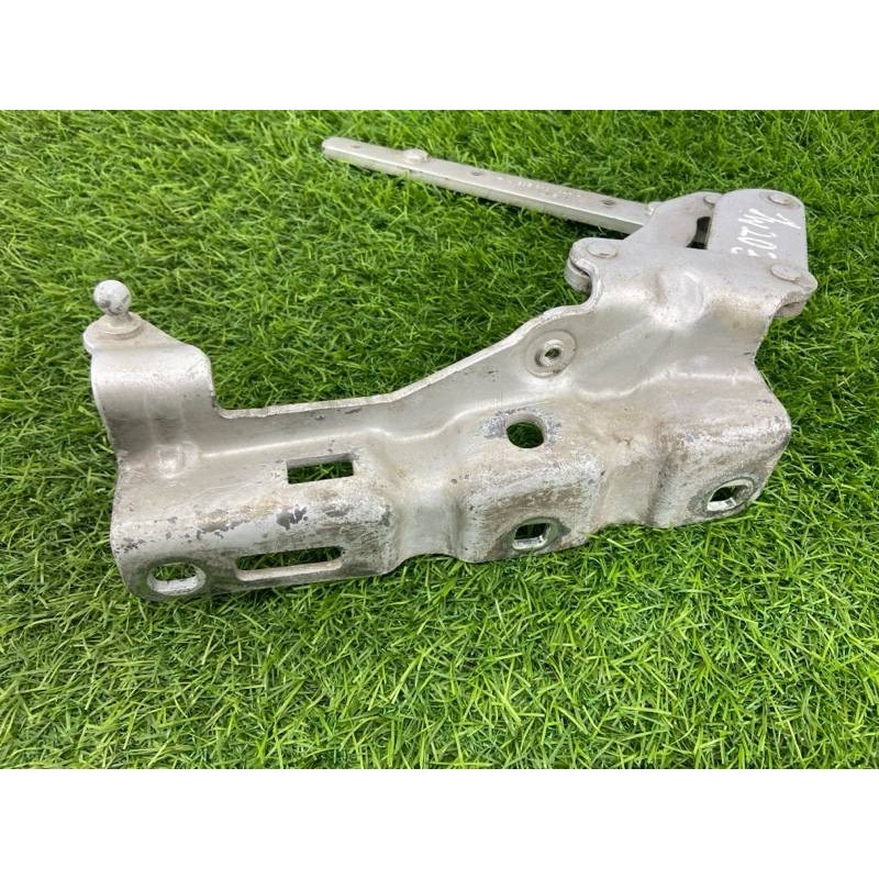 Петля капота (кузов и элементы) Mercedes-Benz C-class W203 1.8 M111.951 A2038800428