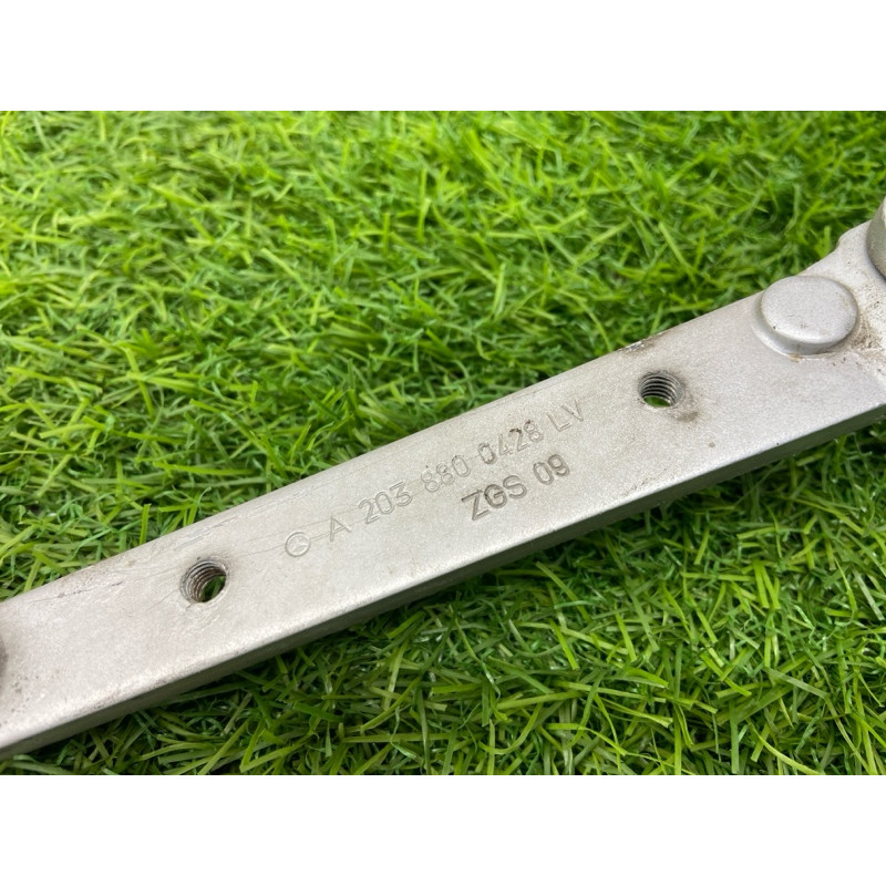 Петля капота (кузов и элементы) Mercedes-Benz C-class W203 1.8 M111.951 A2038800428