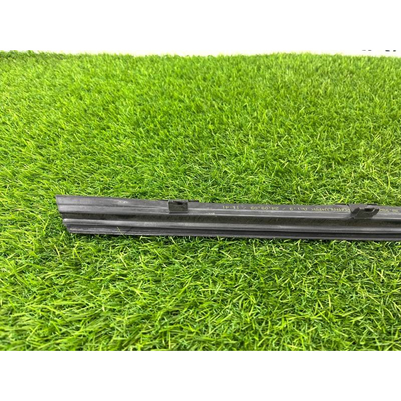 Внутрішній молдинг скла (зовнішні елементи кузова) BMW 3-series E93 2010 3.0 N52 51337187083