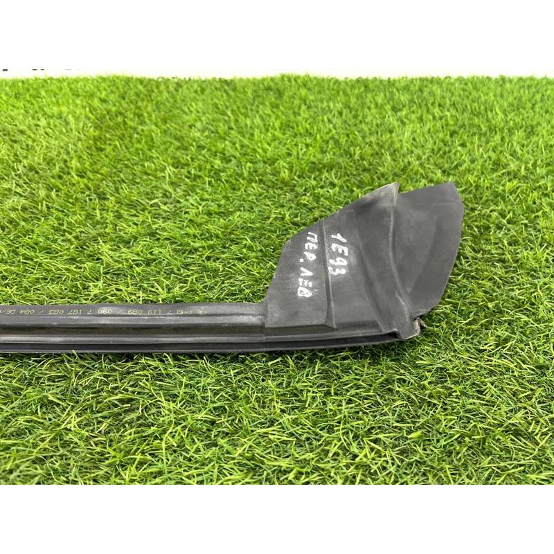 Внутрішній молдинг скла (зовнішні елементи кузова) BMW 3-series E93 2010 3.0 N52 51337187083