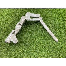 Петля капота