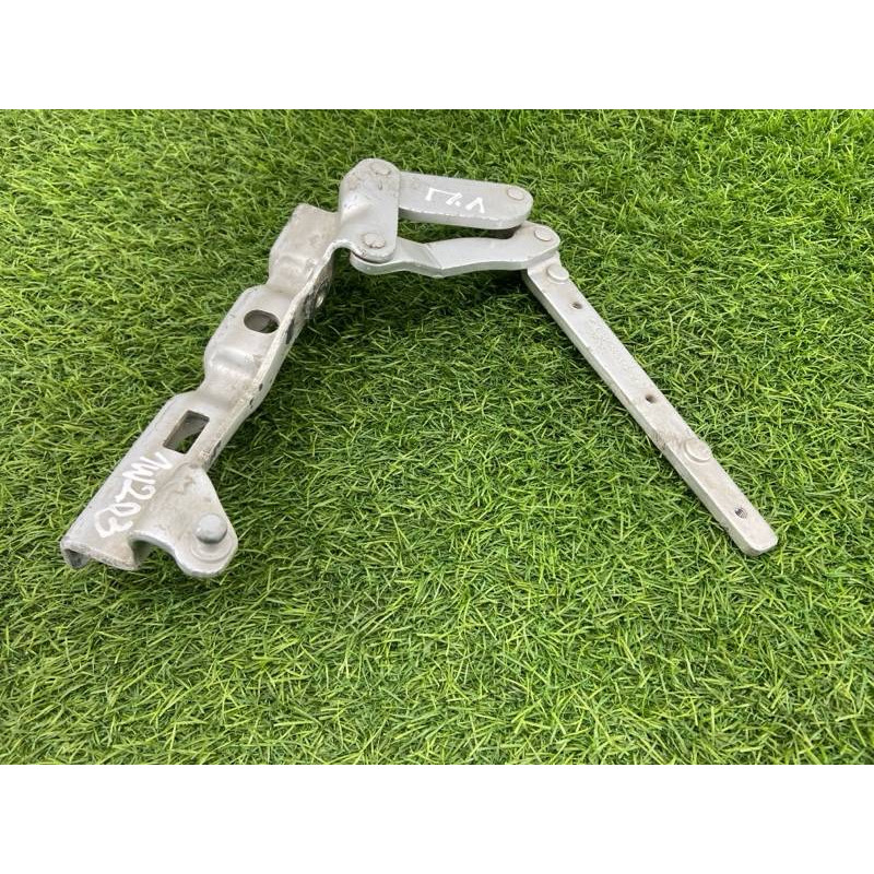 Петля капота (кузов и элементы) Mercedes-Benz C-class W203 1.8 M111.951 A2038800328